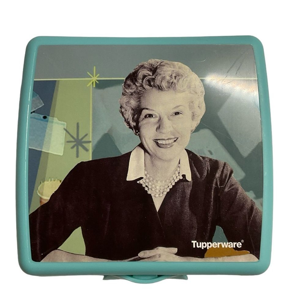 Tupperware Aqua Blue Brownie Wise Logo Sandwich Keeper